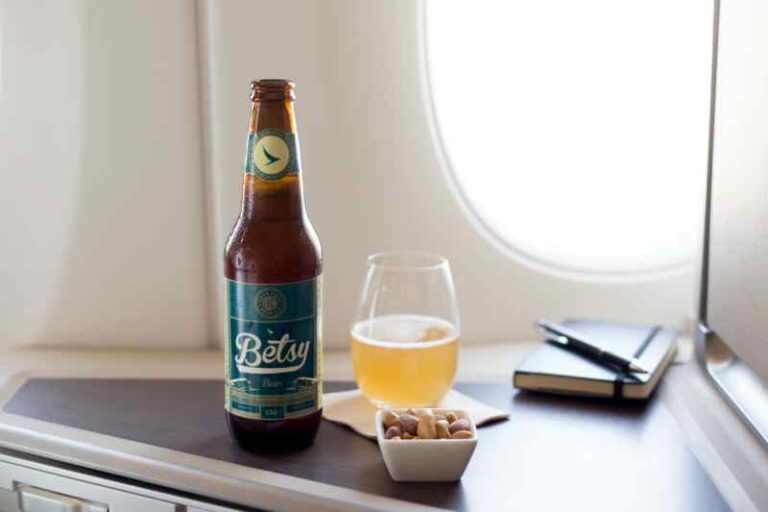 Gandeng Hong Kong Beer, Cathay Pacific Sajikan Bir ‘Seduh’ Berkualitas di High Altitude