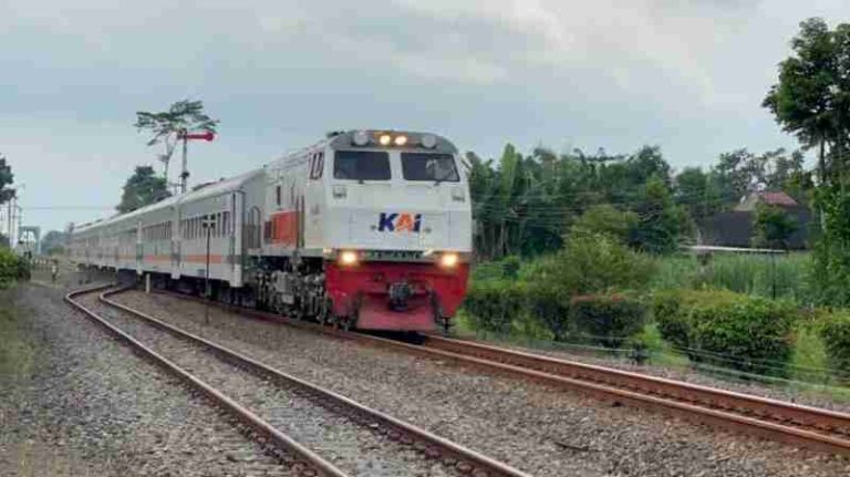 Inilah Asal Usul Nama KA Penataran-Dhoho yang Paling Jadi Andalan Masyarakat Jawa Timur. Penasaran?