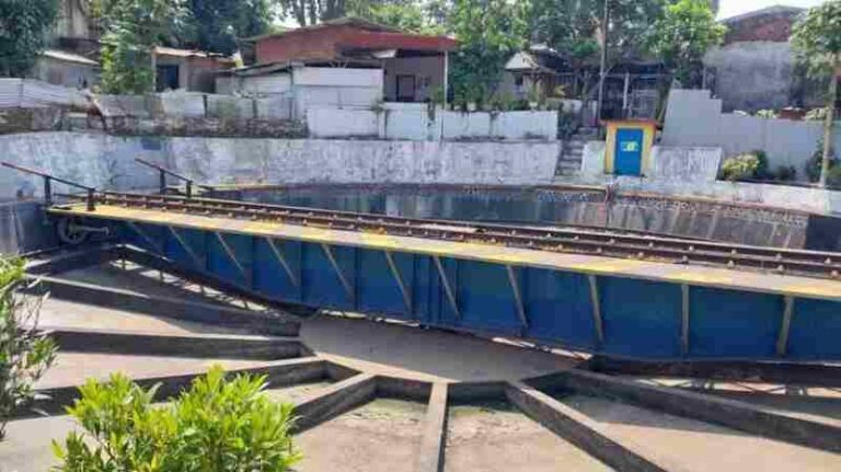 Usianya Satu Abad, Mengulik Turntable Stasiun Malang yang Dioperasikan Manual Hingga Saat Ini