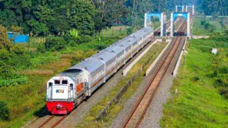 Ini Wilayah yang Bikin Perjalanan KA Lebih Kencang Hingga 120 Km/Jam, Dimana Saja?