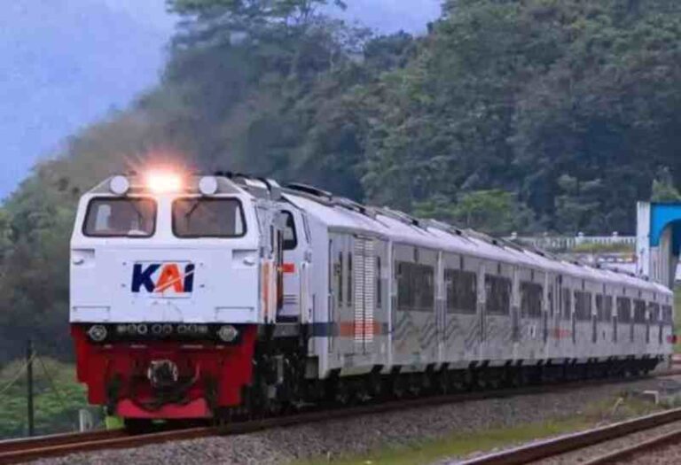 Usul Sediakan Kereta Khusus Merokok, Ini Alasan Anggota DPR kepada KAI