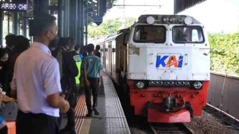 Yuk Kenali Fungsinya Lonceng di Lokomotif, Kira-kira Buat Apa Ya?
