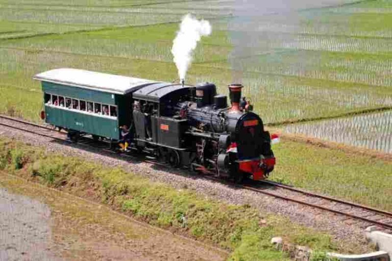 ‘Baru Klinthing’, Kereta Wisata Uap Ikonik Unggulan Jawa Tengah, Ini Tarif dan Jadwalnya