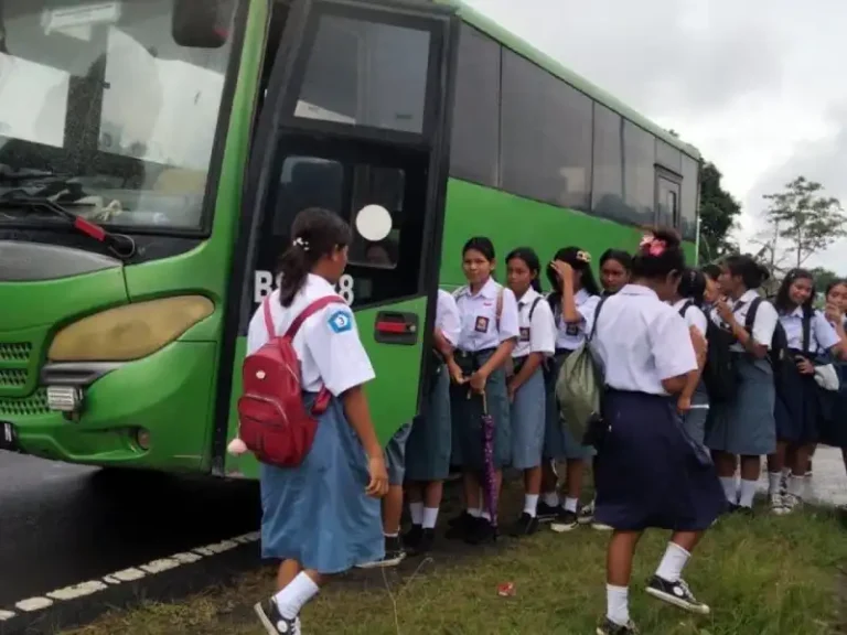 Bentuk Pembangunan Sosial Berkelanjutan, PT NHM Hadirkan Bus Sekolah Gratis