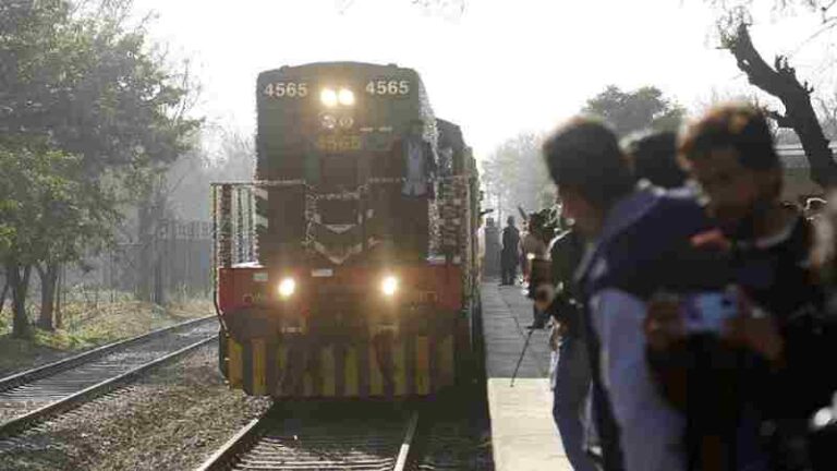 Pakistan Umumkan Rencana Peluncuran Jalur Kereta Api dengan Rusia