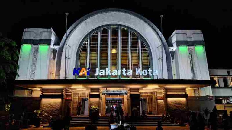 Pendatang Wajib Tahu! Inilah Stasiun Kereta Api Paling Populer di Seputar Jakarta