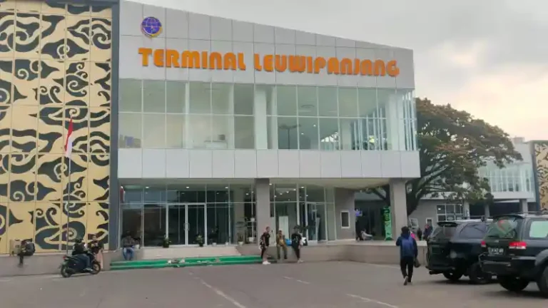 Terminal Leuwipanjang Pintu Masuk Bandung dari Arah Barat