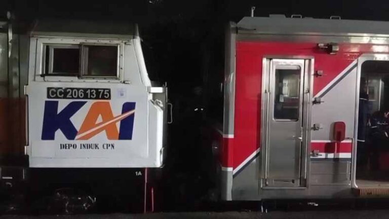Dapat ‘Hibah’ dari Jakarta, Dua Trainset KRL Dikirim ke Depo Solo