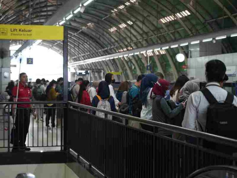 Perjalanan LRT Jabodebek Ditambah, KAI Catatkan Rekor Baru Pengguna