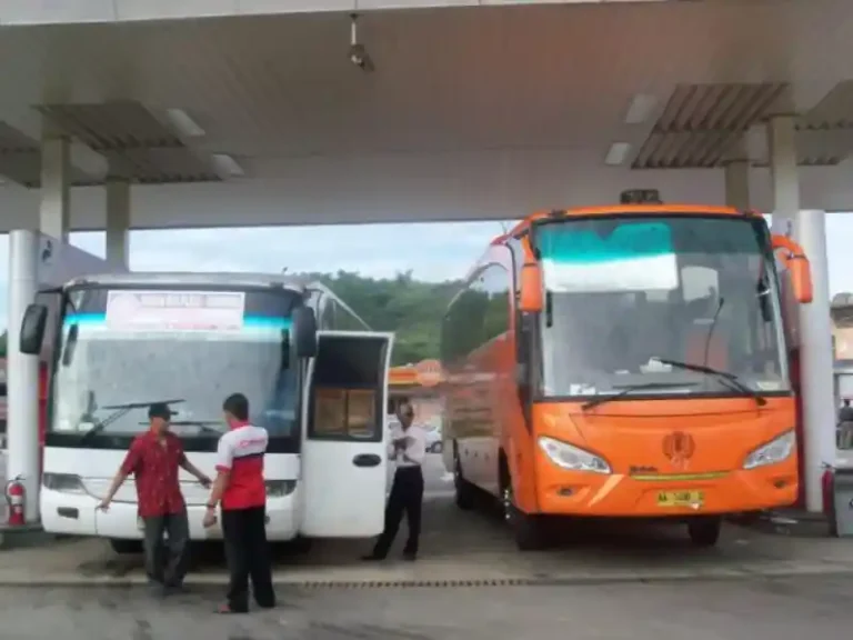 Matikan Mesin Saat Isi BBM? Ini Alasannya!