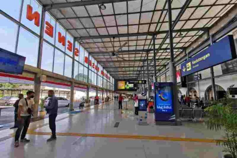 Jangan Sampai Nyasar! Yuk, Simak Panduan Naik KRL ke Stasiun Pasar Senen