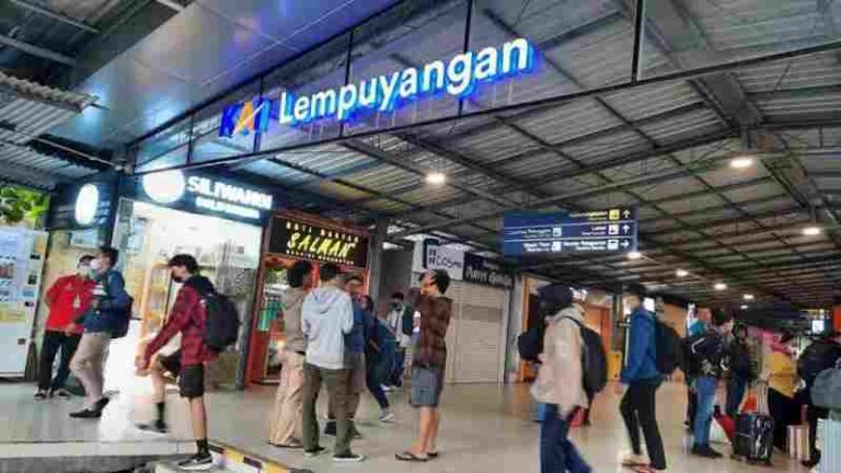 Sama-sama Stasiun Besar, Ternyata Masih Ada Perbedaan Antara Stasiun Yogyakarta dengan Lempuyangan. Apa saja?