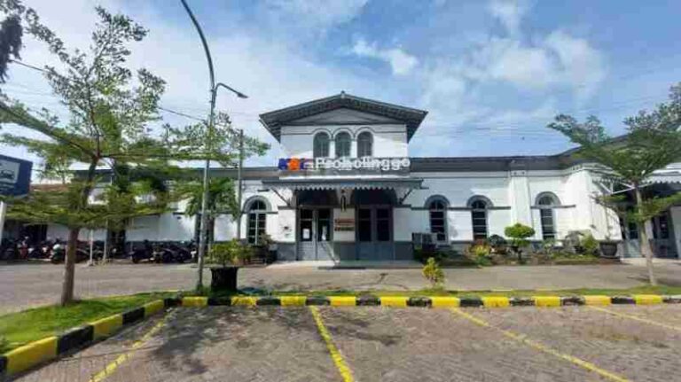 Stasiun Probolinggo Makin Ramai, Walikota Probolinggo Realisasikan Kereta Commuter Stasiun Probolinggo Makin Ramai, Walikota Probolinggo Realisasikan Kereta Commuter