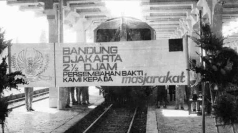 54 Tahun KA Parahyangan, Sang Legenda yang Tak Pernah Dimakan Zaman