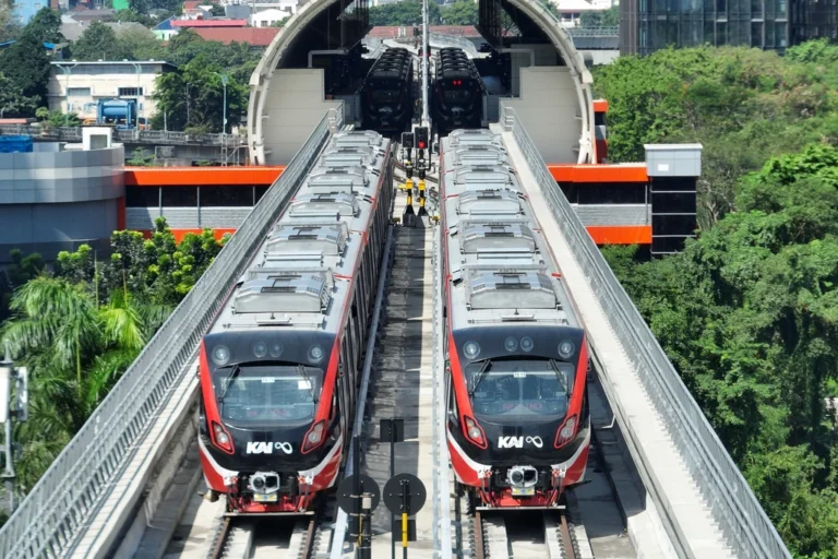Spesial HUT RI ke-80, LRT Jabodebek Tambah Jadwal Perjalanan Hingga Tengah Malam