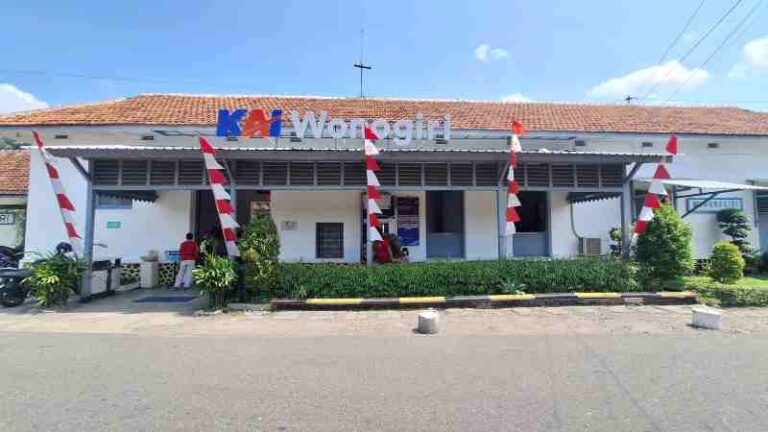 Ketinggalan Kereta Api Setelah Berwisata di Wonogiri? Tenang, Masih Ada Alternatif Lain ke Kota Solo