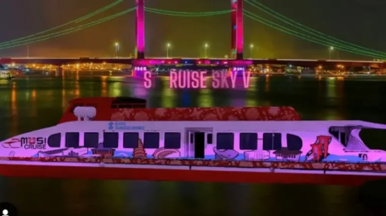 Menyusuri Sejarah dan Pesona Sungai Musi Lewat ‘Musi Cruise’