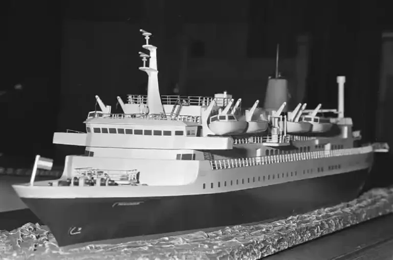 MS Prinsendam Pernah Mampir ke Indonesia dan Tenggelam 11 Oktober 1980