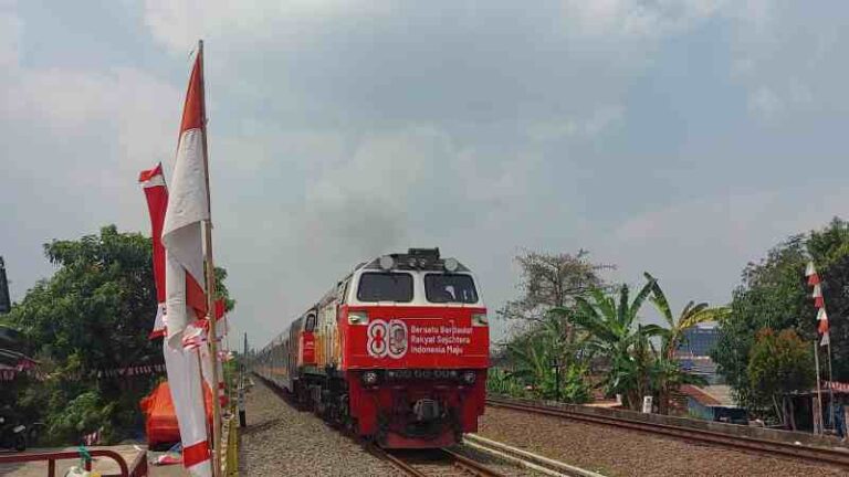 ‘Jumbo’ Hiasi Livery Perayaan HUT RI ke-80 di Lokomotif dan Kereta