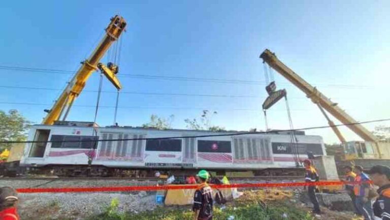 Gerak Cepat! Perjalanan Kereta Api di Stasiun Pegadenbaru, Kini Sudah Bisa Dilewati