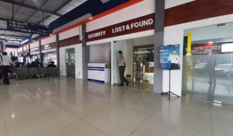 Jangan Khawatir Barang Tertinggal di Kereta Api, Kalian Bisa Lapor ke Petugas KAI dengan Cara Ini