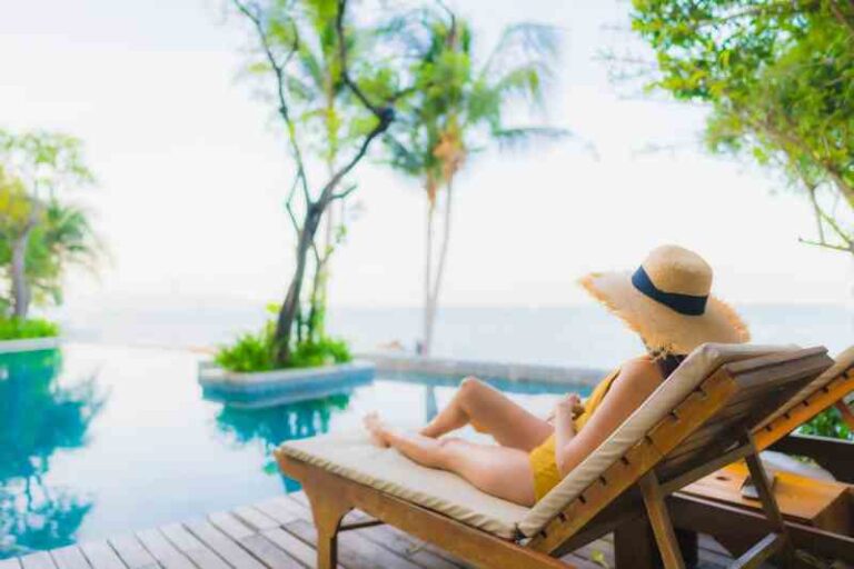 Tips Staycation Sendirian, Biar Tetap Aman, Seru, dan Berkesan