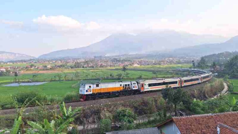 Siap Jadi Primadona Baru, KA Tangkuban Perahu Perjalanan Praktis Tak Perlu Transit