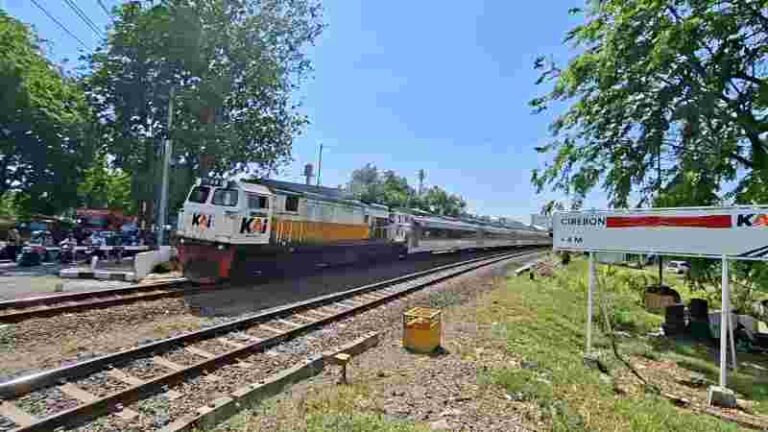 Ini Perbedaan Naik Bus dan Kereta Keliling Pulau Jawa Ini Perbedaan Naik Bus dan Kereta Keliling Pulau Jawa