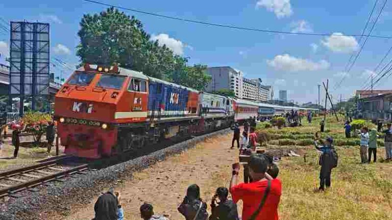 KLB Parade Livery Kereta dari Masa ke Masa Sukses Menorehkan Dua Rekor Sekaligus