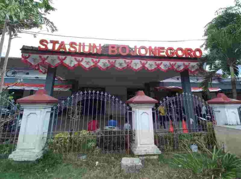 Antusias! Warga Bojonegoro Jadikan Kereta Api Sebagai Transportasi Paling Favorit ke Surabaya