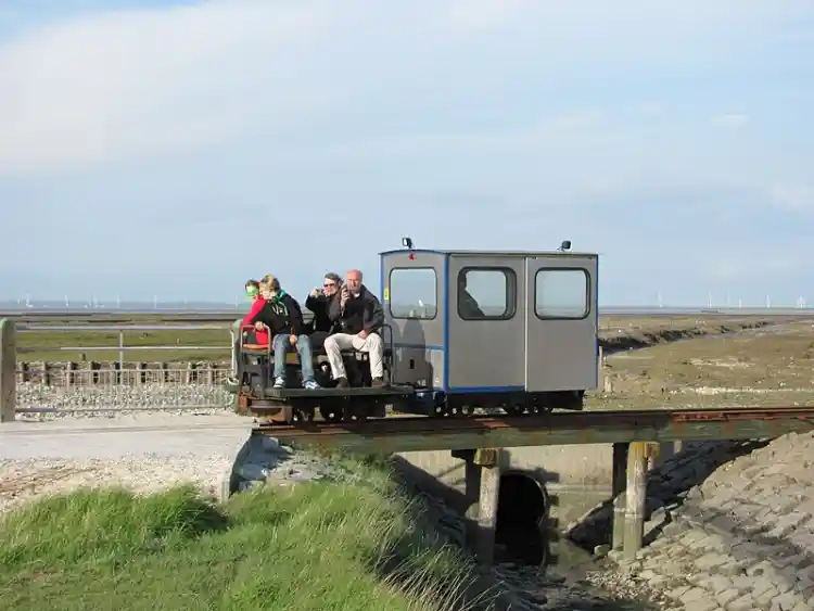 Pulau Mungil Nordstrandischmoor di Jerman Punya Jalur Kereta Tersempit Pulau Mungil Nordstrandischmoor di Jerman Punya Jalur Kereta Tersempit
