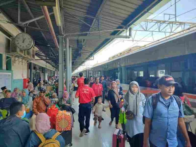 Ingin Merasa Nyaman Saat Naik Kereta Api? Yuk, Ikuti Arahan Mudah Berikut Ini