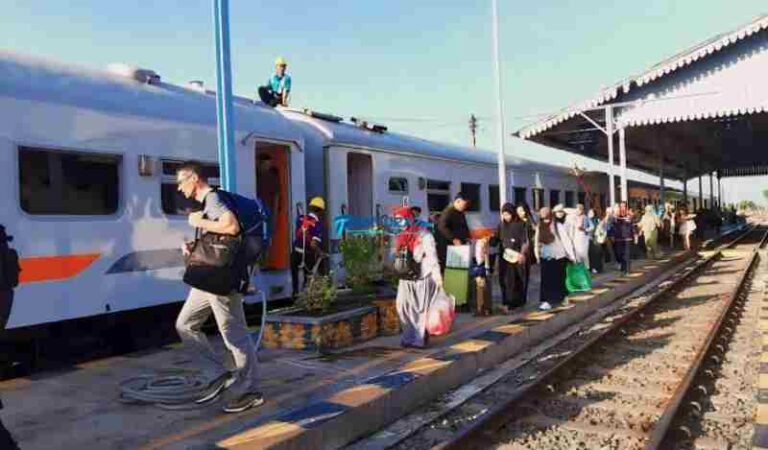 Wajib Tahu! Ini Kompensasi Penumpang Jika Perjalanan Kereta Api Terlambat