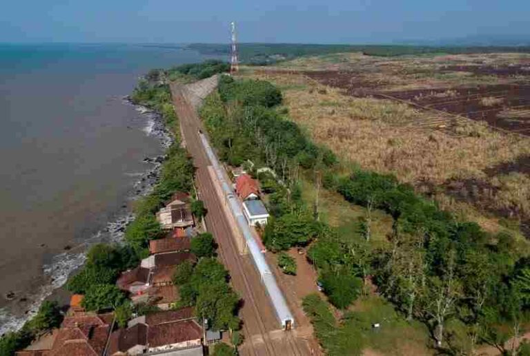 Sangat Ikonik! Satu-satunya Panorama di Pesisir Laut Utara, Paling Digemari Penumpang KA