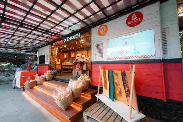 Gerbong Oleh-Oleh KAI Services Hadir di Loko Café Tugu, Malioboro, dan Kereta Api