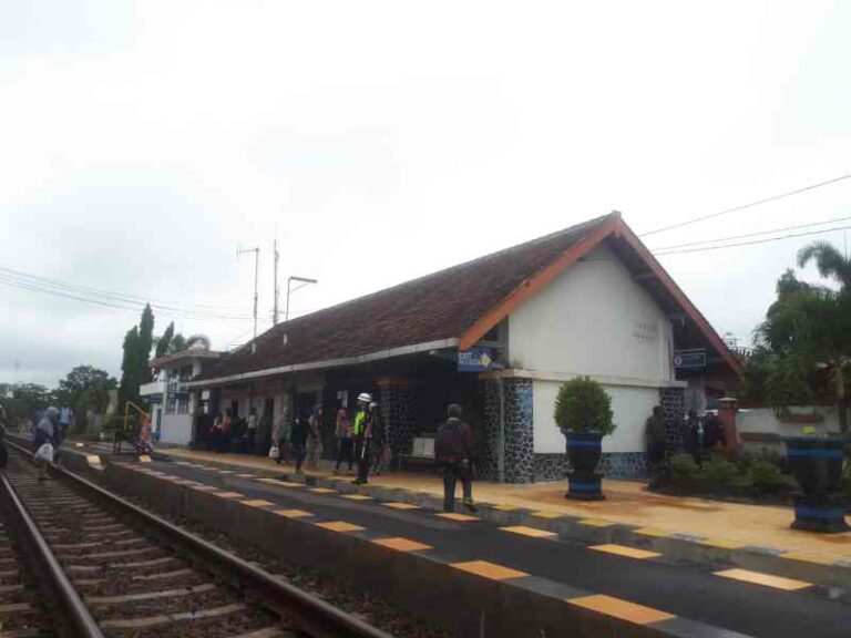 Kisah Stasiun Garum: Bangunan Kecil yang Pernah Jadi Pusat Percabangan Rel Lori Kereta