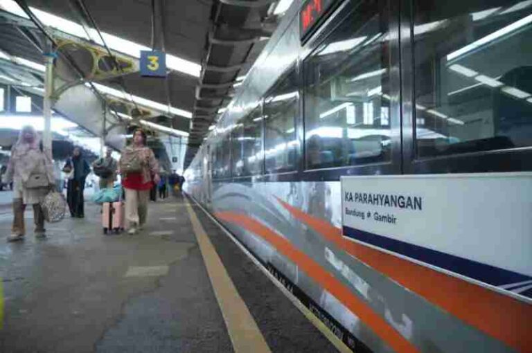 KA Parahyangan: Seraya Tak Punya Rangkaian Sendiri, Tapi Namanya Tetap Melekat Dihati