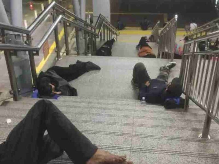 Polemik Stasiun Cikarang jadi ‘Hotel Darurat’, Masyarakat: Berharap KRL Beroperasi 24 Jam