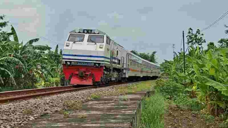 Saksi Bisu Saat Layani KA Lokal, Halte Pasarkliwon Kini Tersisa Bekas Peronnya Saja