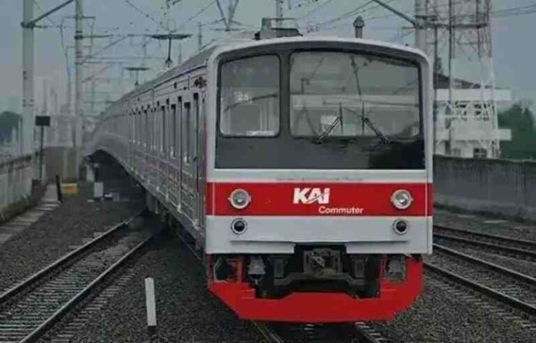Antusias Masyarakat Pengguna KRL Sangat Tinggi, Perlukah Beroperasi 24 Jam?