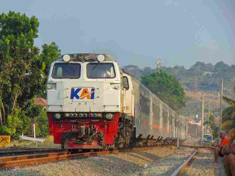 Naik KA Parahyangan Gratis untuk Masyarakat? Ternyata Begini Syaratnya