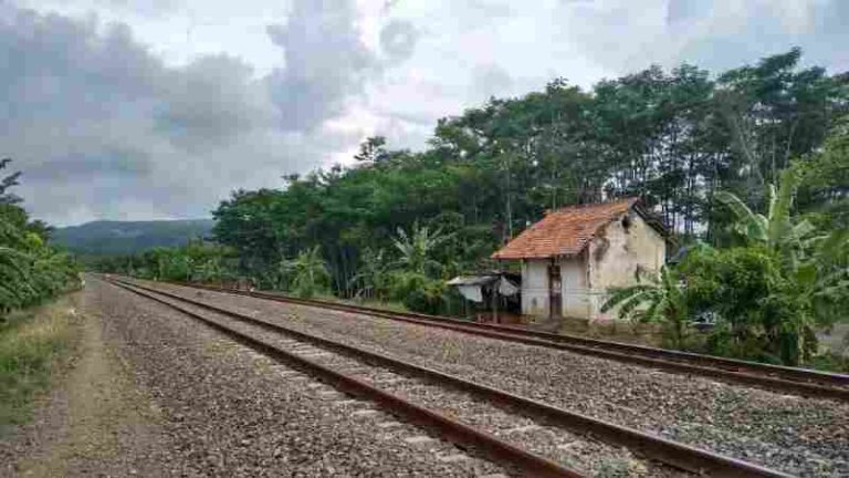 Halte KA (Kereta Api) Roban, Apakah Ada Hubungannya dengan Alas Roban?