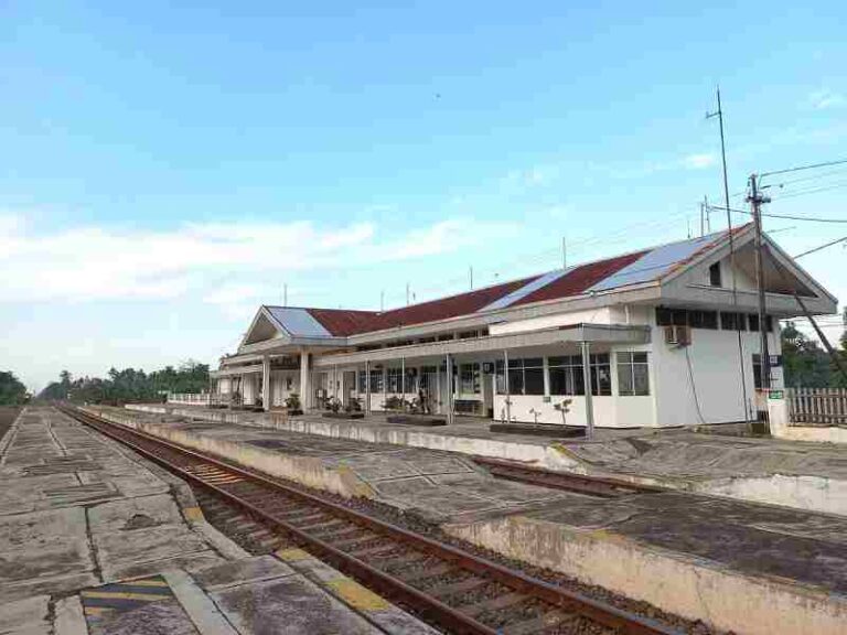 Meski Vakum Selama 4 Tahun, Stasiun Argopuro Ternyata Memiliki Keunikan