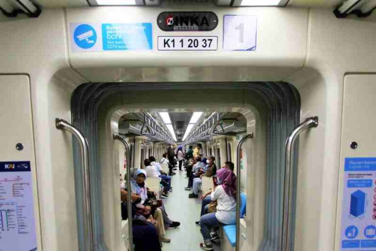 KAI Lengkapi Sistem Keamanan LRT Jabodebek dengan 1.129 Unit CCTV di Rangkaian Kereta dan Stasiun