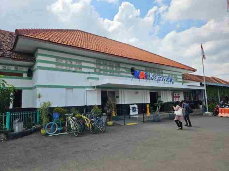 Masih dalam Kajian, Ini Dampak Jika KRL Beroperasi Hingga Stasiun Karawang