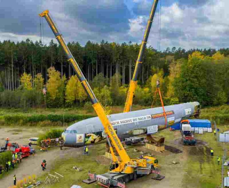 Proses Evakuasi Airbus A310 Jadi Restoran di Serengeti Park Jerman