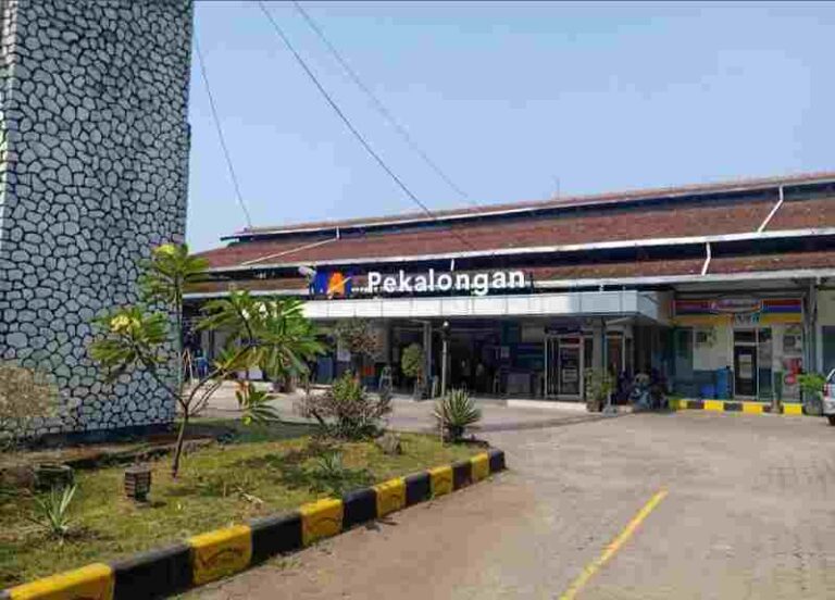 Menguak Sejarah Stasiun Legendaris di Kota Batik