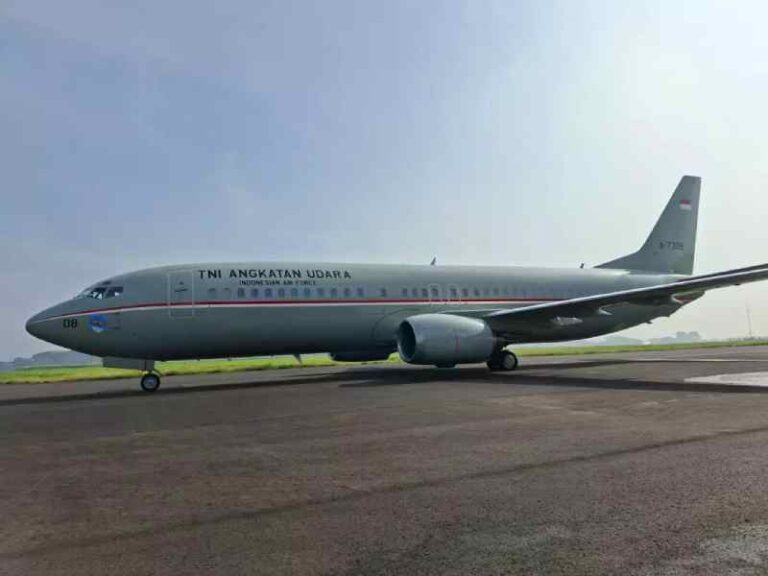 Boeing 737-400 A-7308 TNI AU eks Lion Air Tuntas Jalani Check D