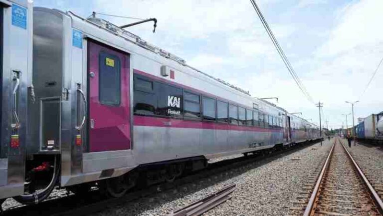 KA Argo Wilis, Turangga, dan Parahyangan Kini Gunakan Gerbong Stainless Steel New Generation