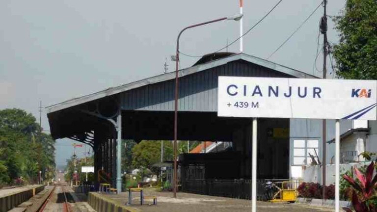 Selain Jalurnya yang Tertua, Dua Stasiun di Jalur Sukabumi – Cianjur Ini Juga Saksi Sejarah Terkenal di Era Kolonial